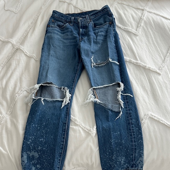Denim - Premium Women’s Levi’s Distressed Blue Jeans